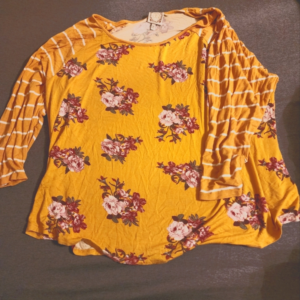 Floral top quarter sleeve